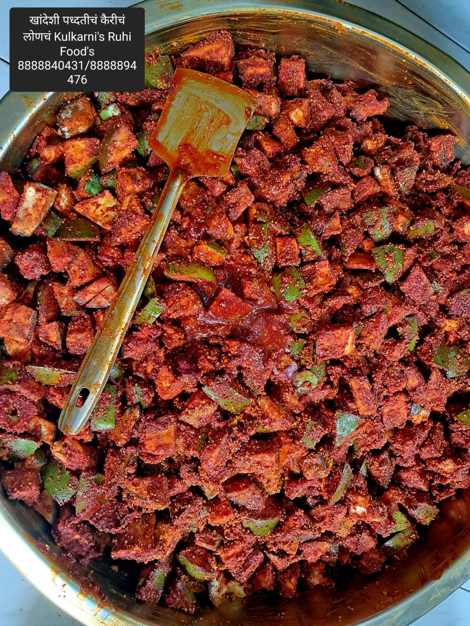Traditional Spicy Mango Pickle Khandeshi Method / पारंपरिक खांडेशी पद्धतीचे तिखट आंब्याचे लोणचे